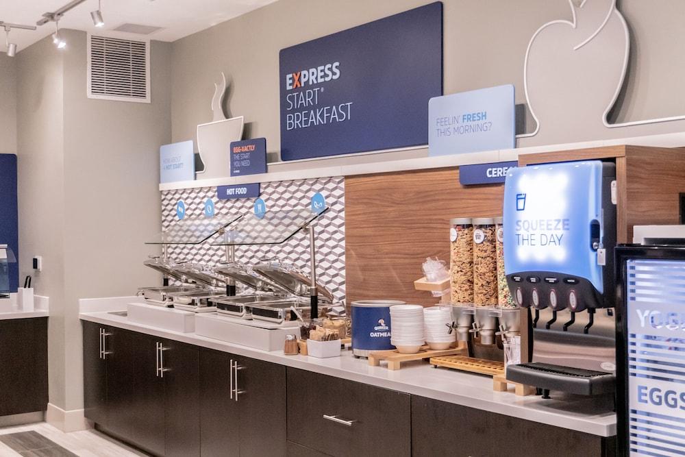 Holiday Inn Express & Suites Birmingham - Homewood by IHG photo 3
