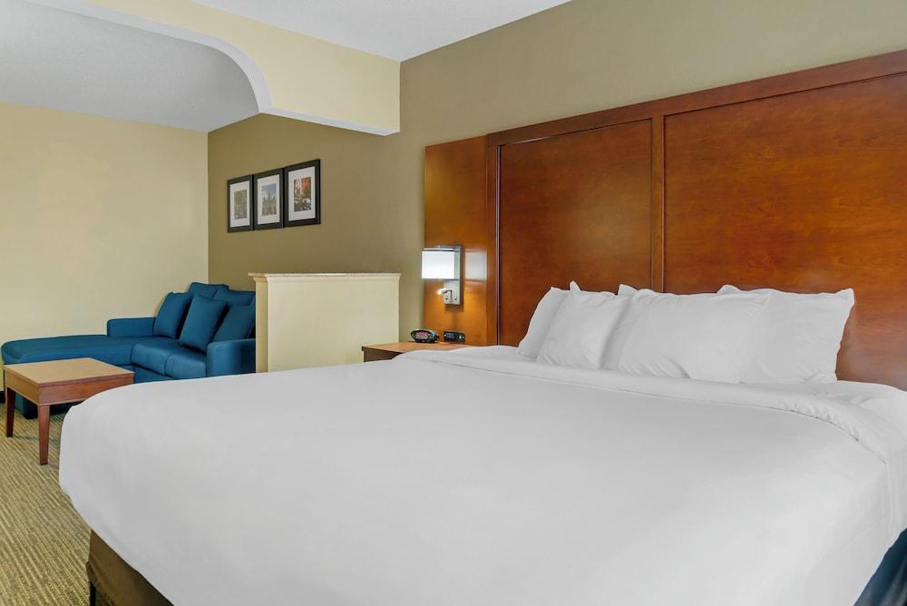 Comfort Suites Findlay I-75 near Sports Complex photo 21
