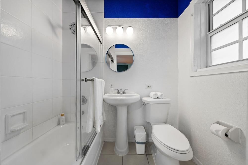 Blue Flamingo Suites photo 30