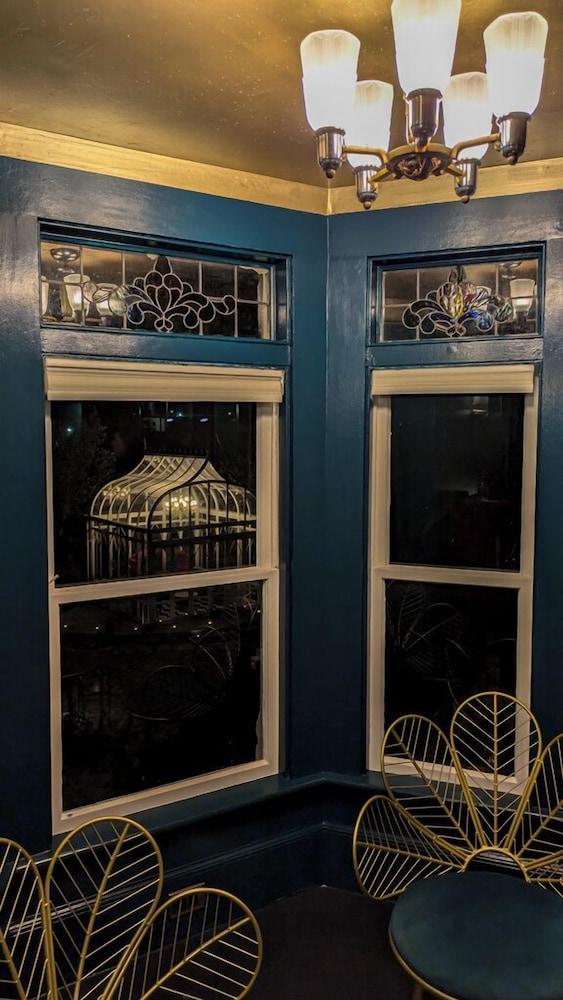 The Weller House photo 22