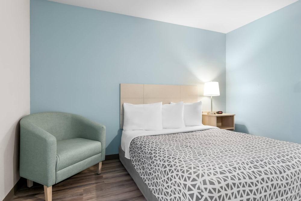 Woodspring Suites Elkhart photo 17