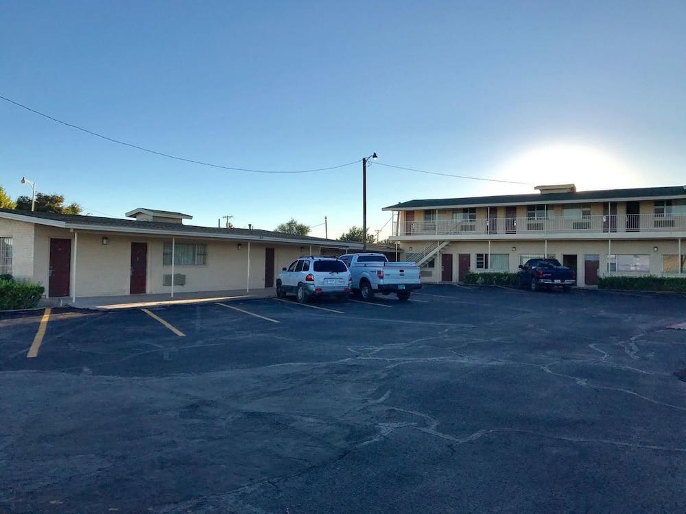 Scottish Inns & Suites photo 3