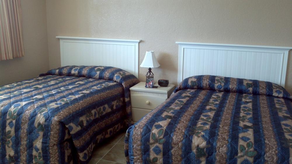 Hawaiian Inn Beach Resort photo 8
