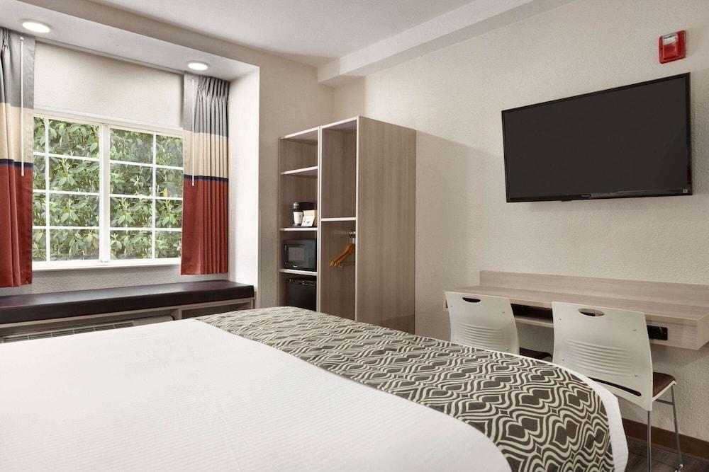 Microtel Inn & Suites by Wyndham Raleigh photo 27