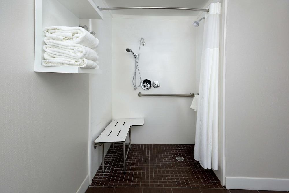 Hampton Inn & Suites Clinton - I-26 photo 26
