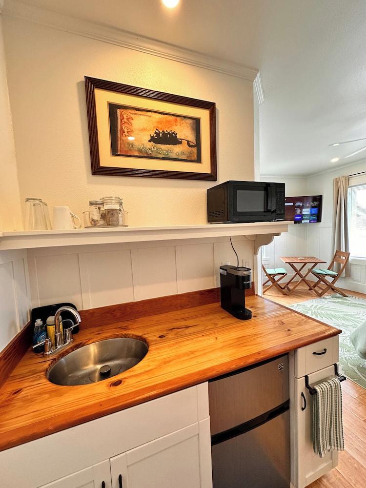 Hilo Town Inn photo 17