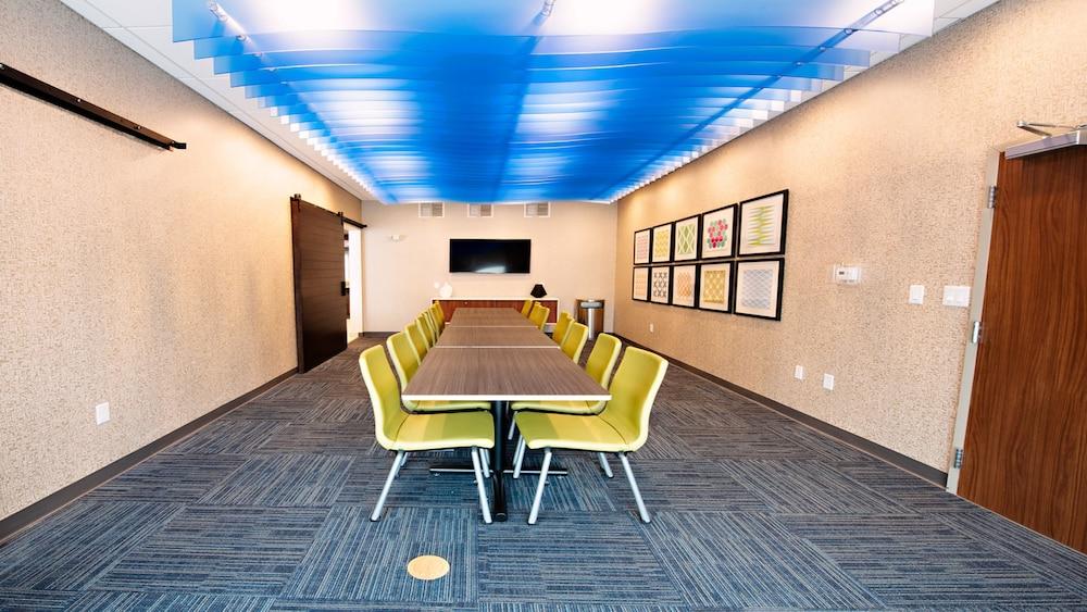 Holiday Inn Express & Suites Houston SW - Galleria Area by IHG photo 21