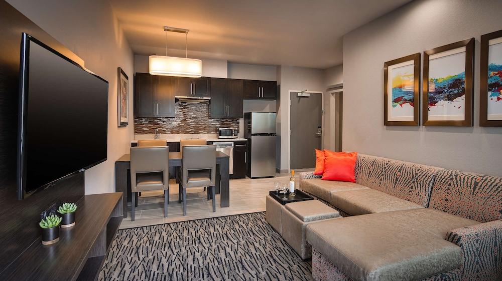 Best Western Plus Executive Residency Baytown photo 19