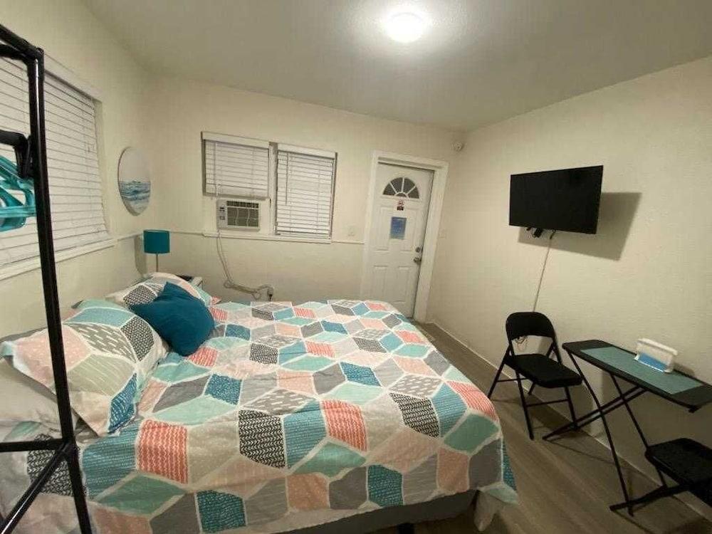 Sun Island Motel photo 28