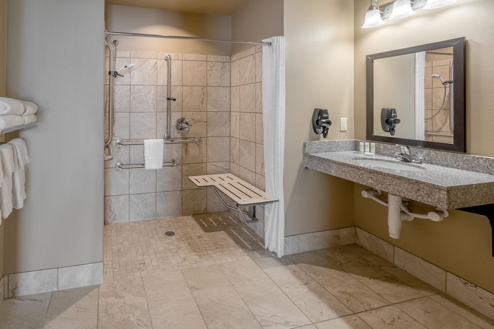 Landmark Suites photo 6