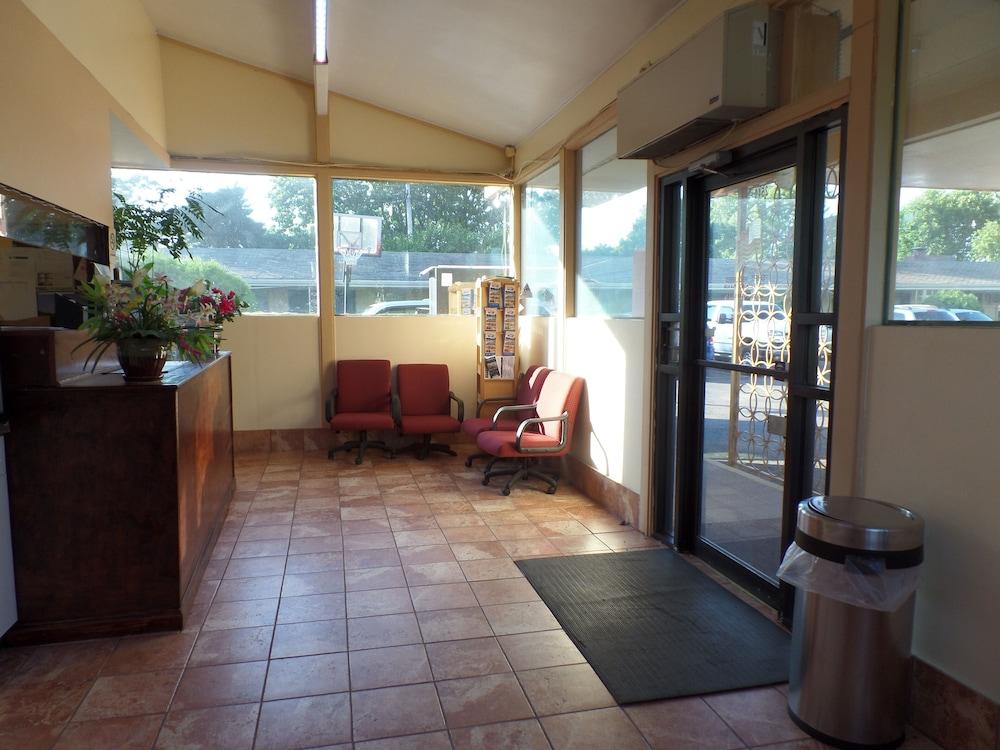 Rodeway Inn photo 49