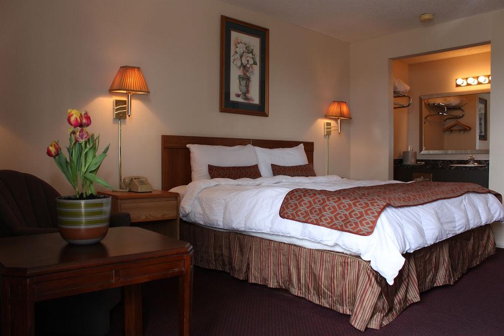 The Regency Inn photo 15
