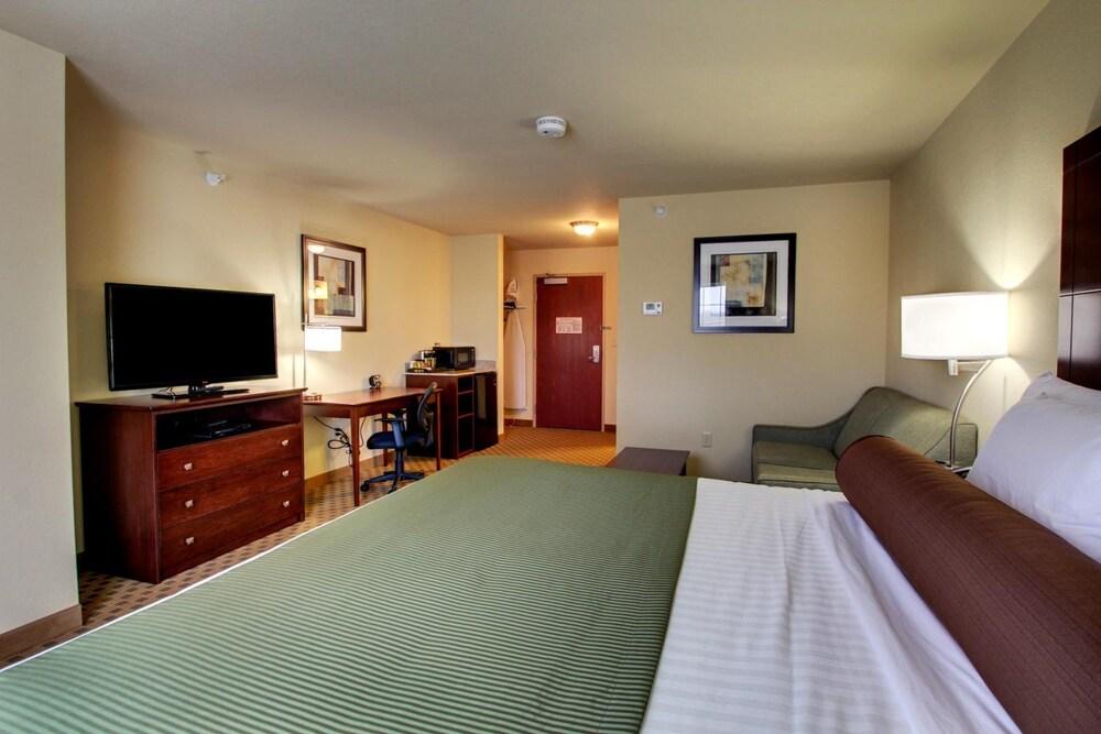 Stanton Inn & Suites photo 50