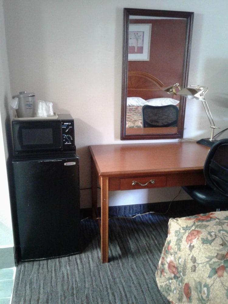 Budget Inn Express photo 13
