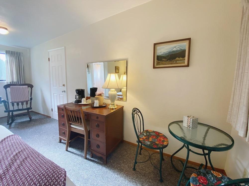 Emerald Valley Inn photo 14