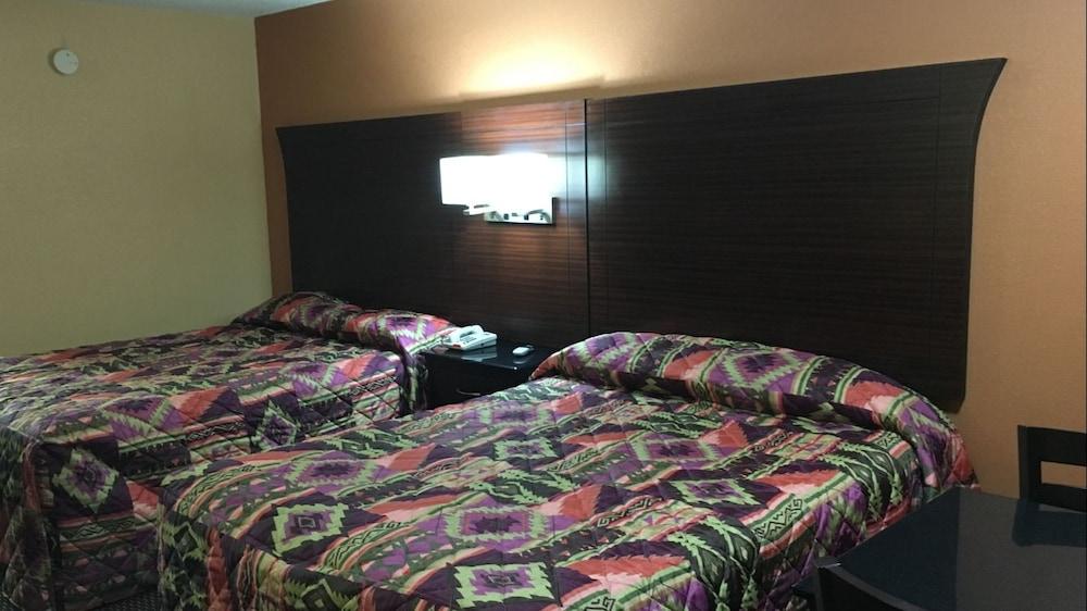 Redwood Inn and Suites photo 7
