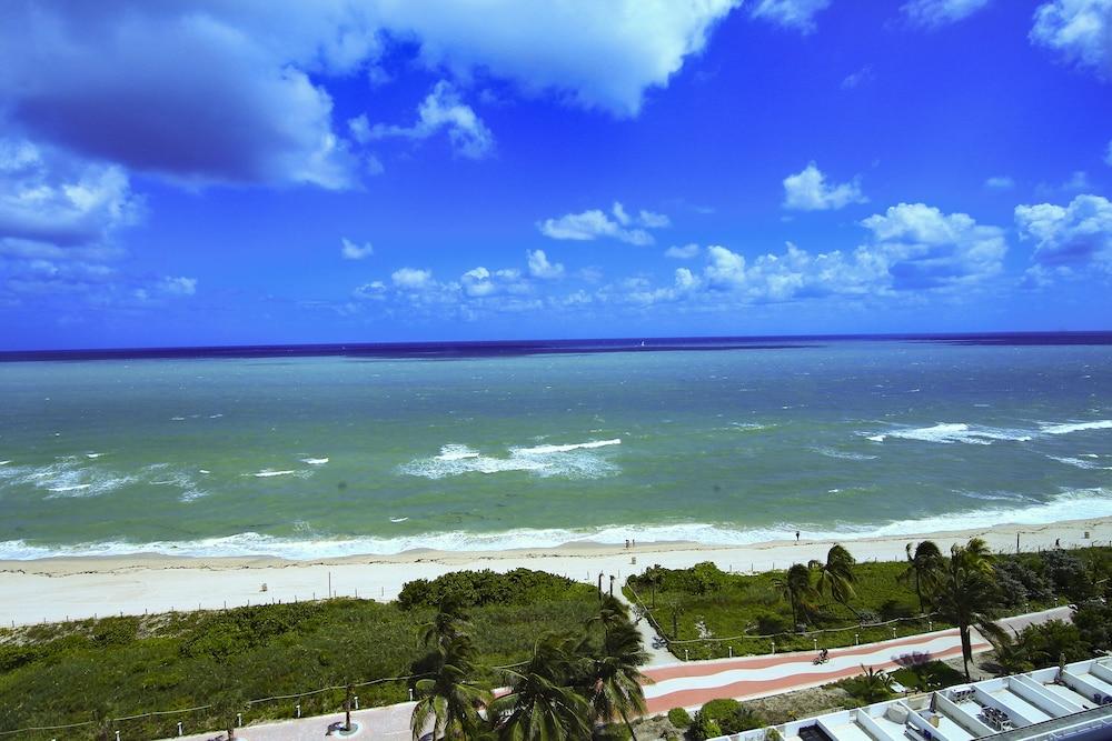 Castle Beach Suites by MiaRentals photo 24