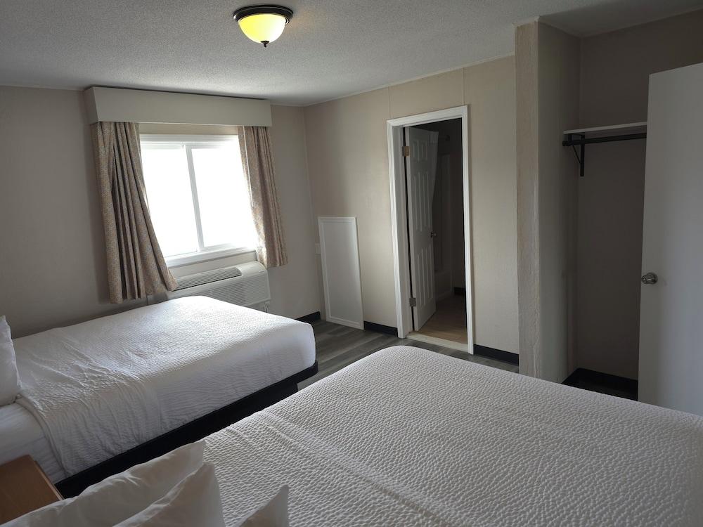 Days Inn & Suites by Wyndham Port Huron photo 11