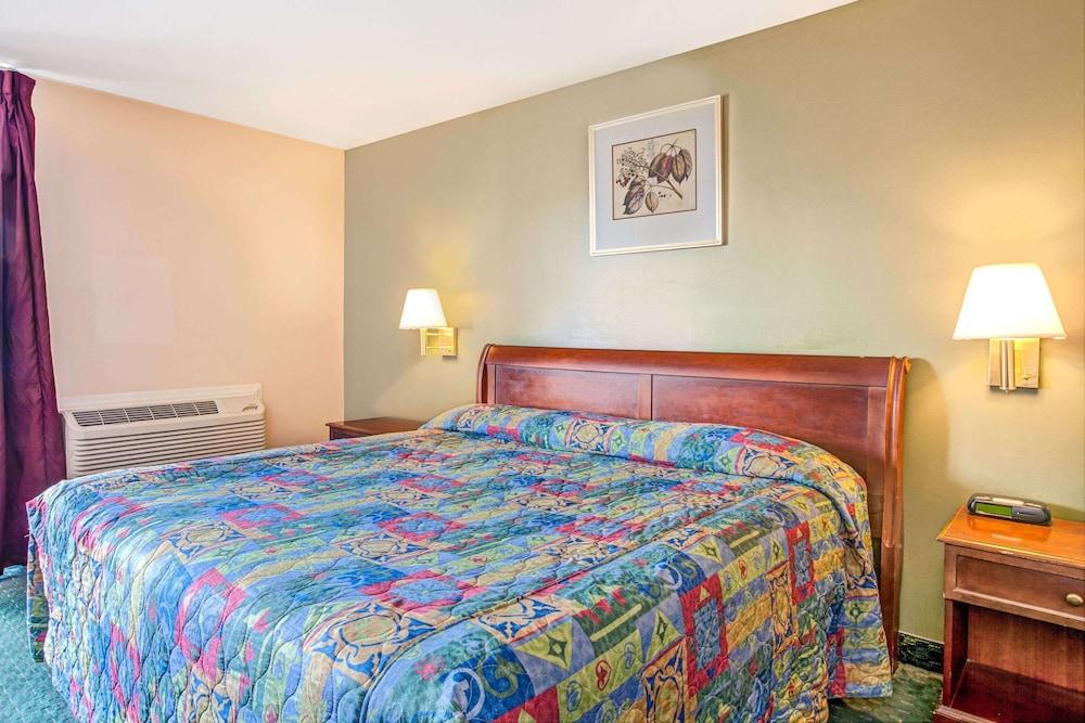 Knights Inn South Hackensack photo 7