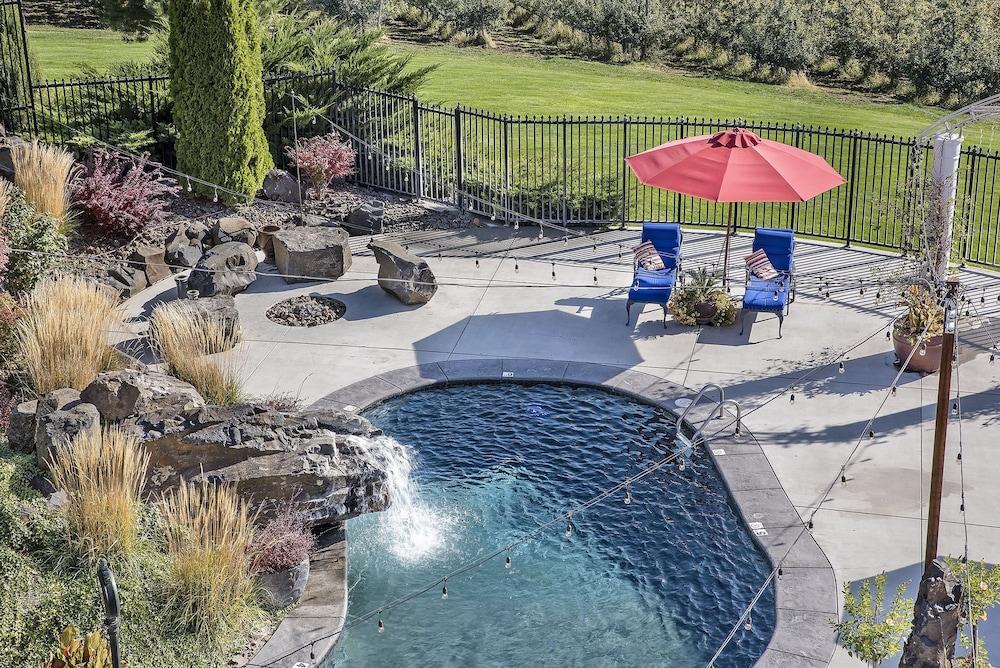 Cameo Heights Mansion photo 95
