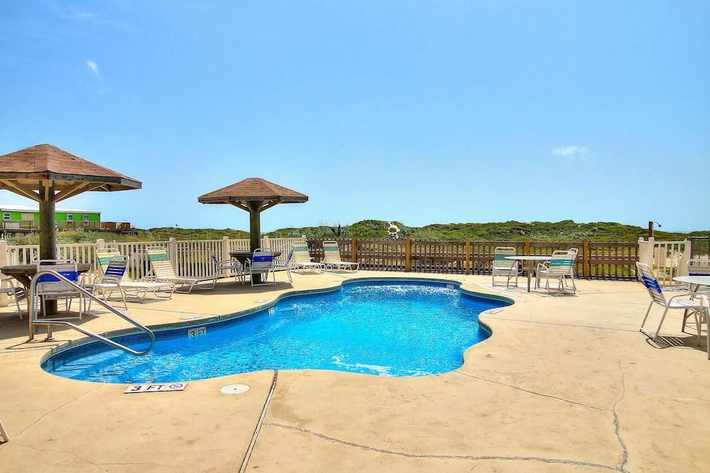 Beachgate CondoSuites and Oceanfront Resort photo 4