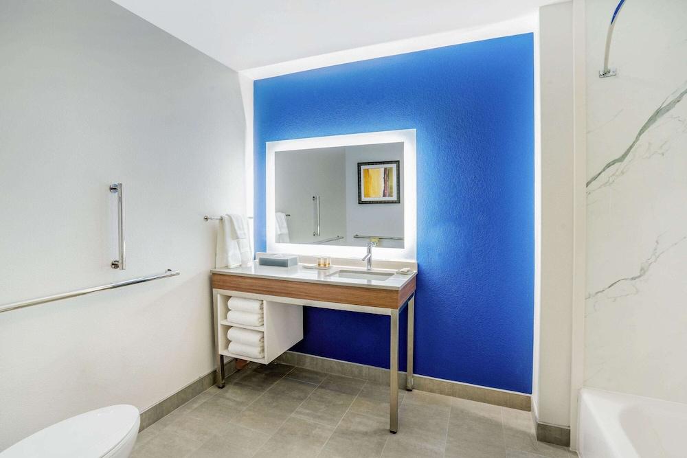 La Quinta Inn & Suites by Wyndham Katy photo 24