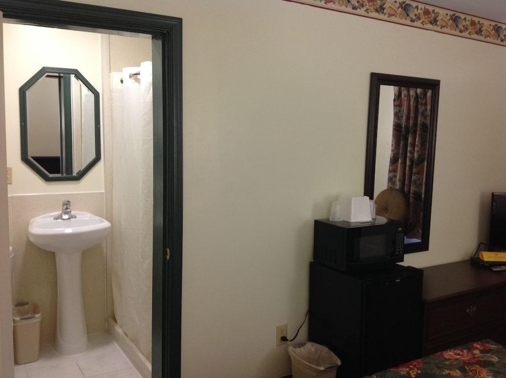 Budget Inn photo 7