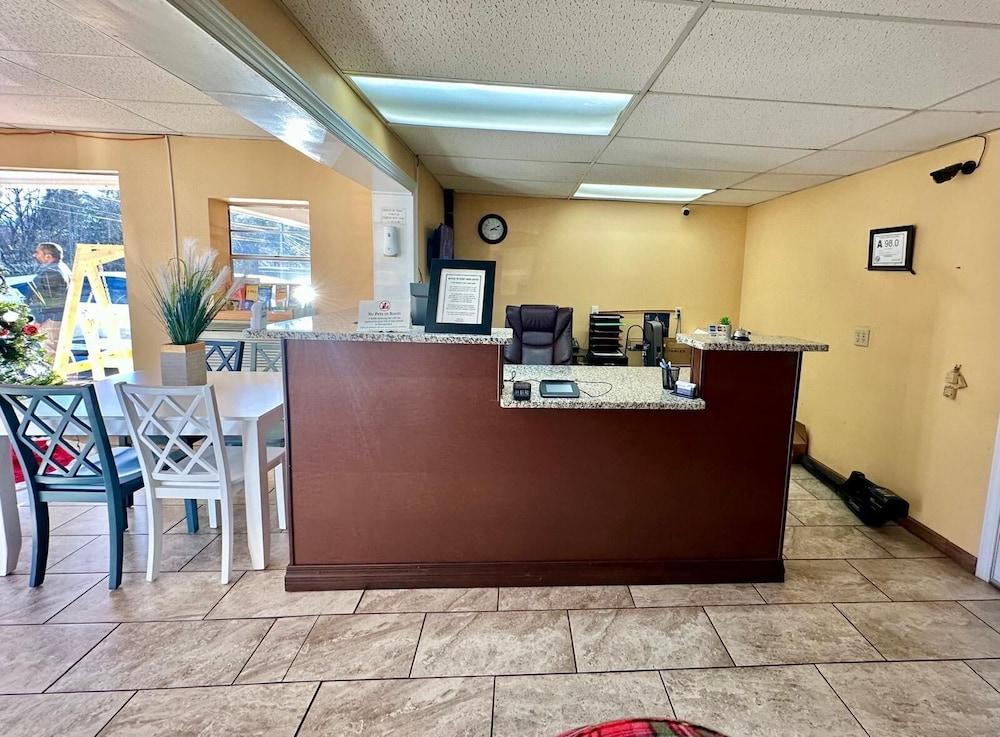 Americas Best Value Inn Franklin photo 16