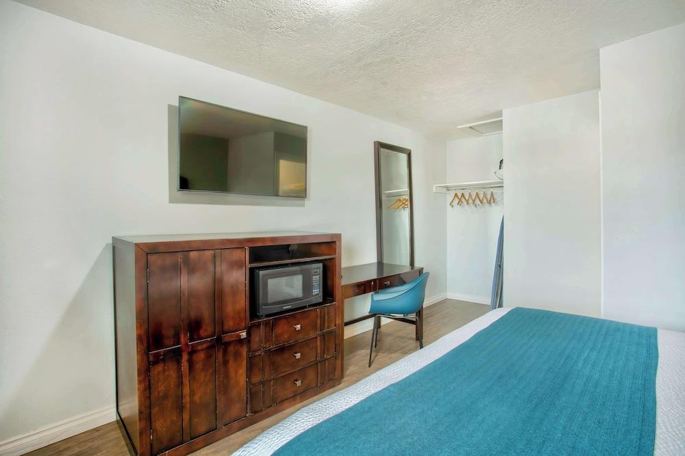 Studio 6 Suites Albany, OR photo 13