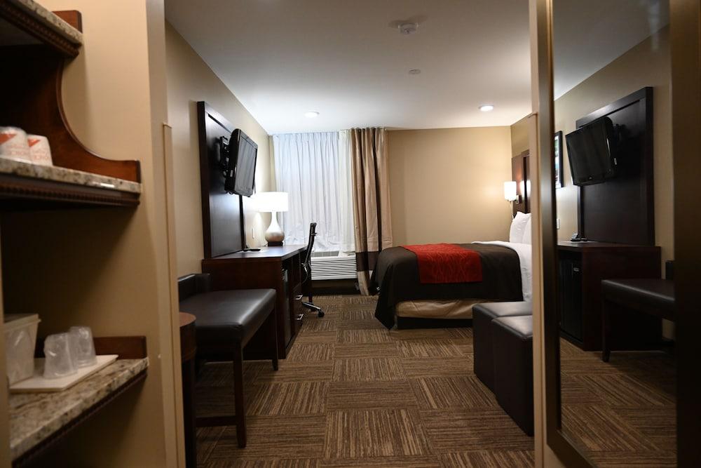 Giles Hotel Inn & Suites photo 2