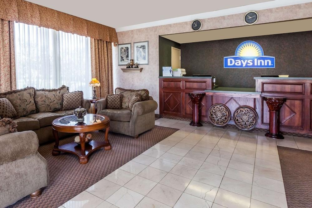 Days Inn by Wyndham Hillsboro TX photo 2