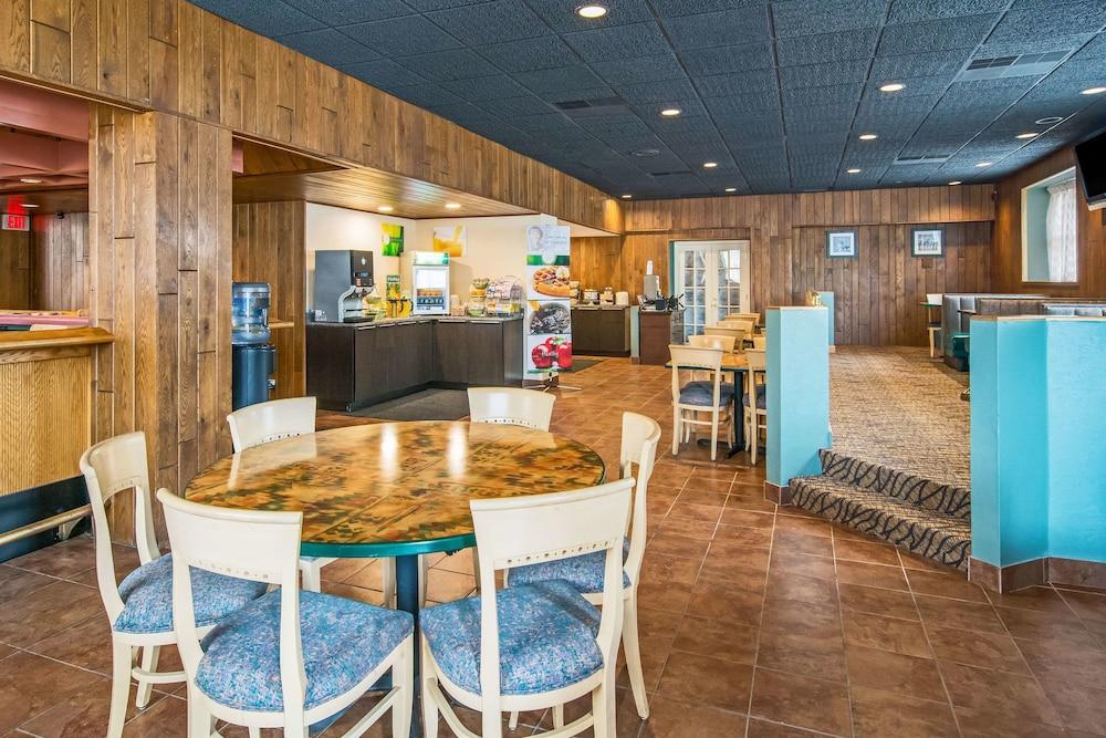 Quality Inn & Suites Virginia MN photo 21