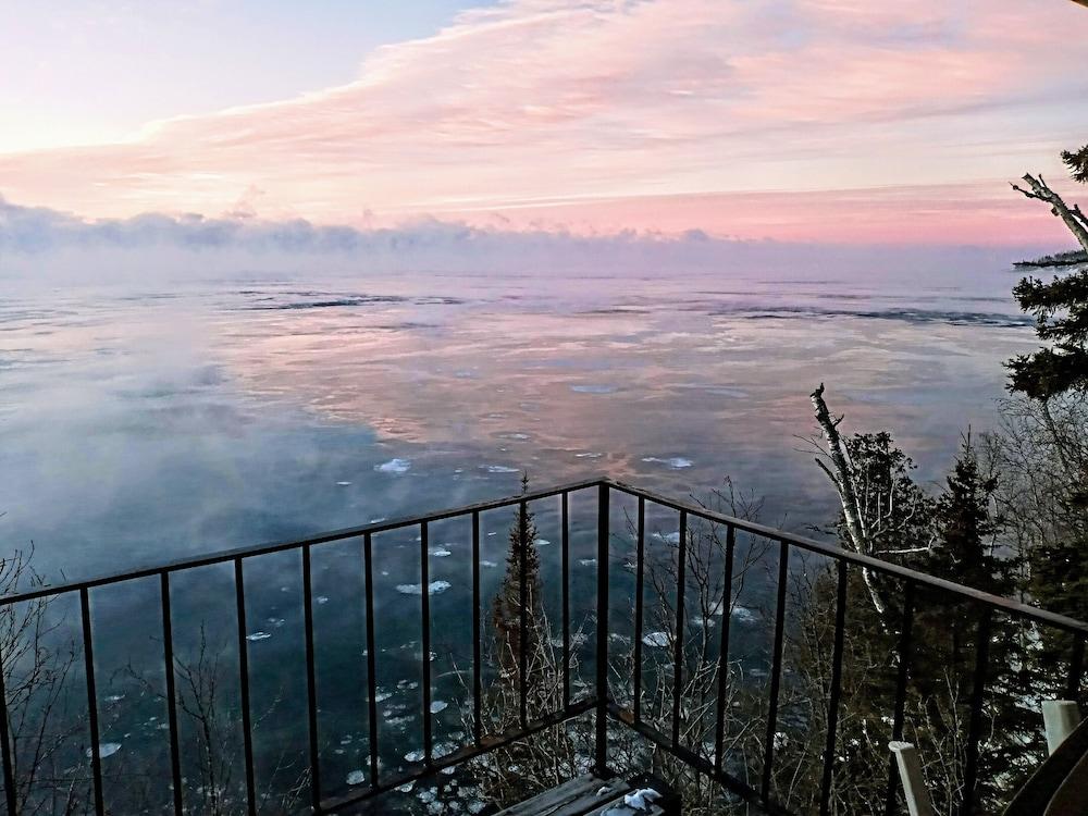 The Cliff Dweller on Lake Superior photo 2