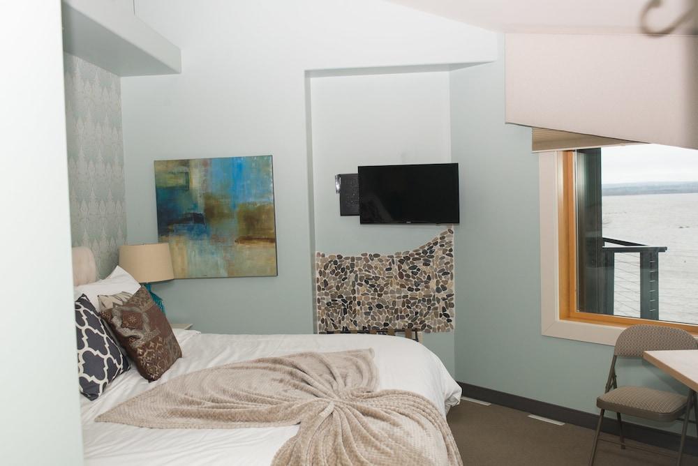 Blue Wave Inn photo 35