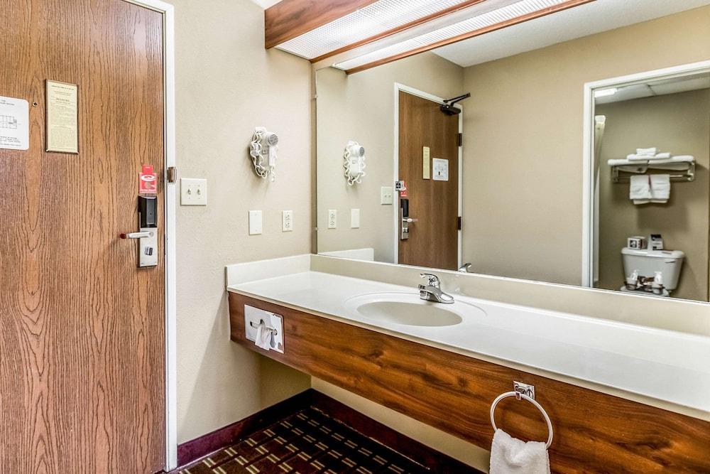 Econo Lodge Shelbyville photo 18