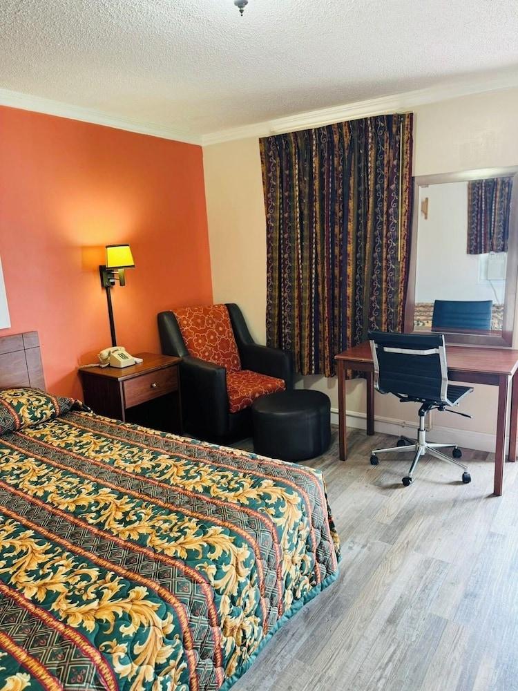 Budget Inn photo 6