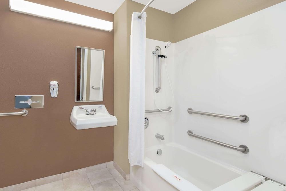 Microtel Inn & Suites by Wyndham Sidney photo 10