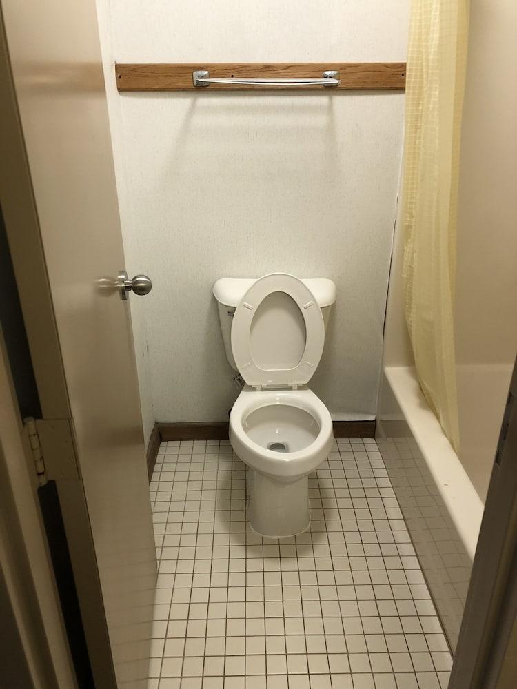Denison Inn & Suites photo 36