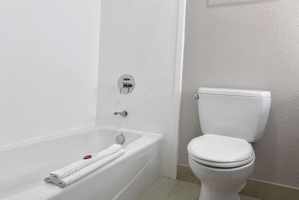 Days Inn & Suites by Wyndham Peachtree Corners/Norcross photo 21