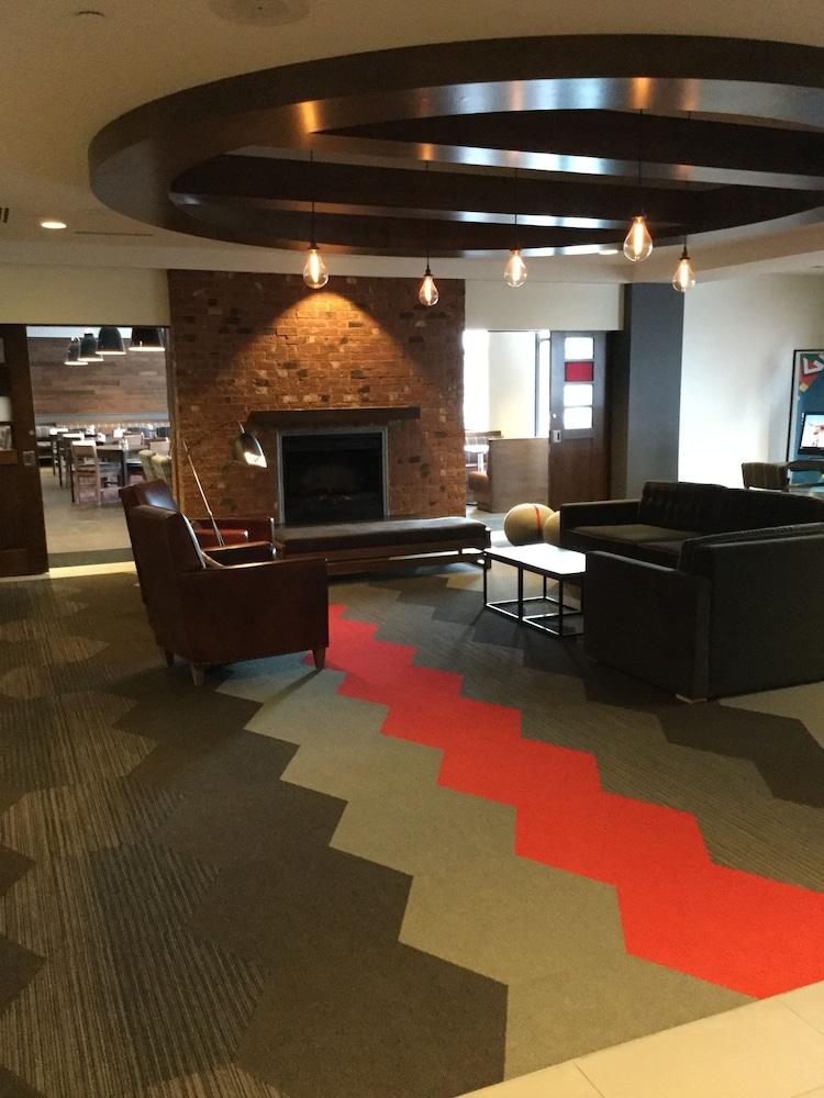 Radisson Hotel Detroit Metro Airport photo 3