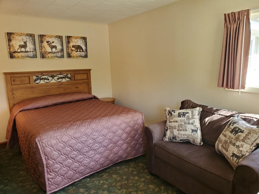 Riverbank Motel and Cabins photo 6