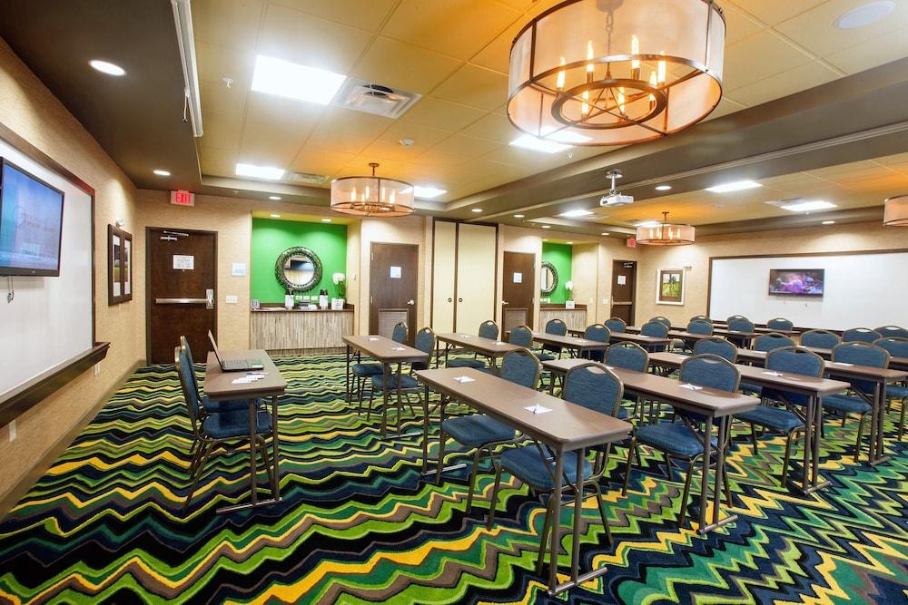Holiday Inn Express & Suites Perry-National Fairground Area #34 by IHG photo 65