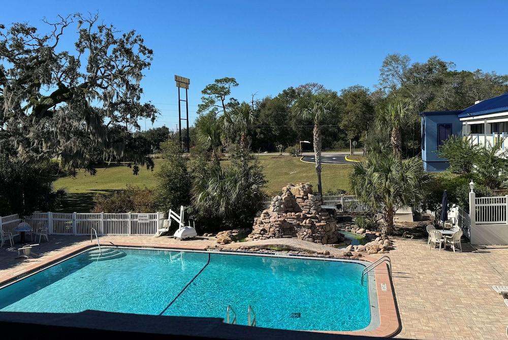 Days Inn by Wyndham Brooksville/Dade City photo 15