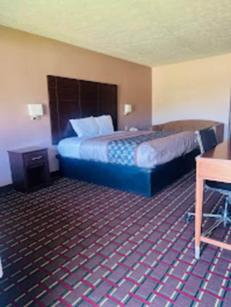 GOVERNORS INN photo 4