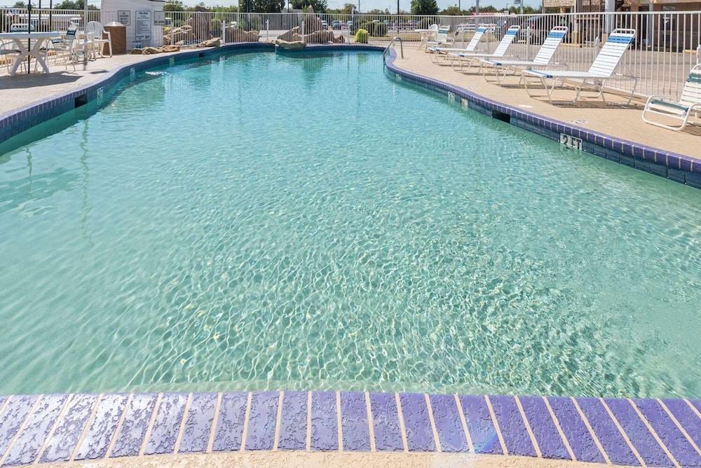 Relax Inn Mineral Wells photo 2