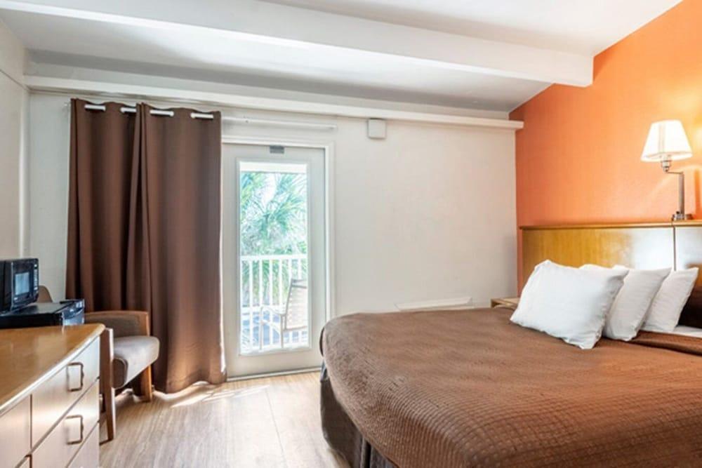 Clearwater Hotel photo 49