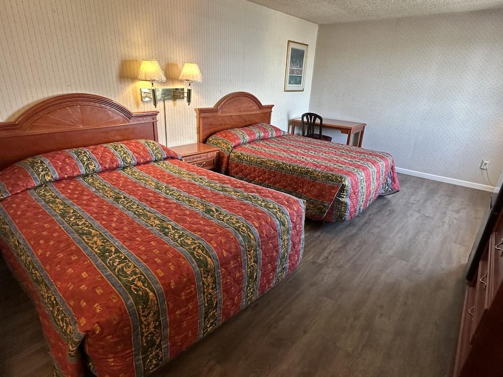 Garden Grove Inn photo 11