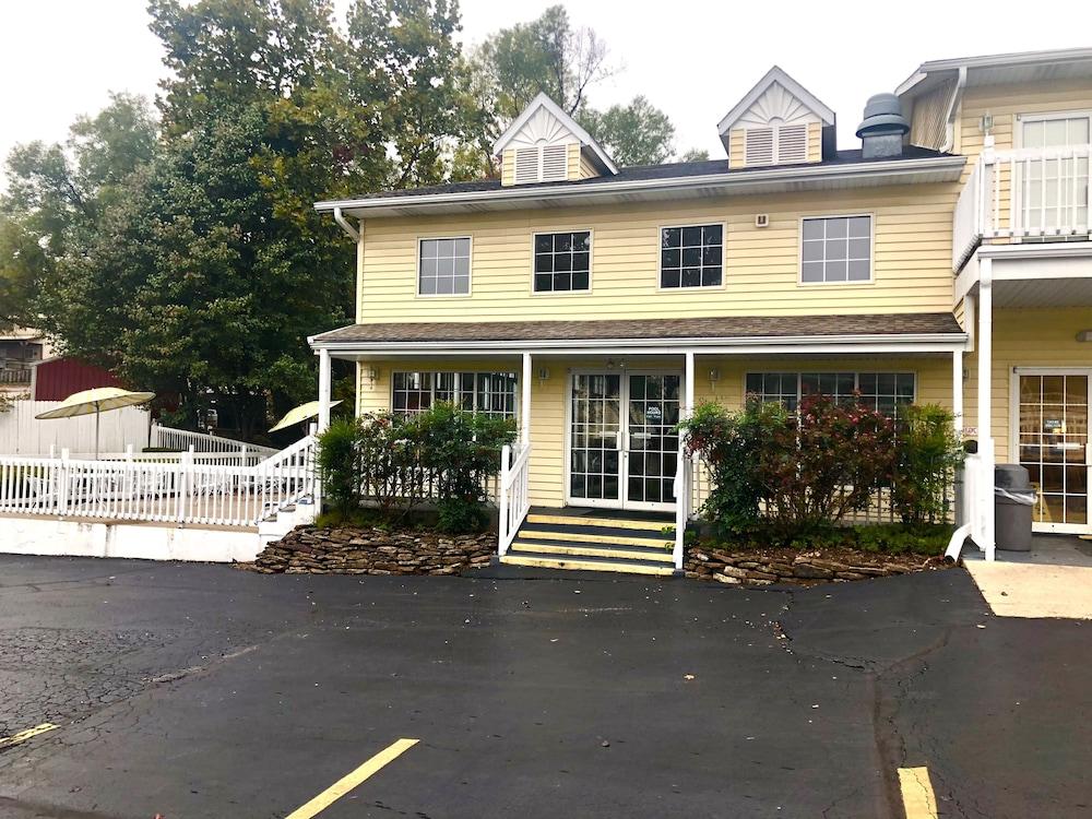Honeysuckle Inn & Conference Center photo 61