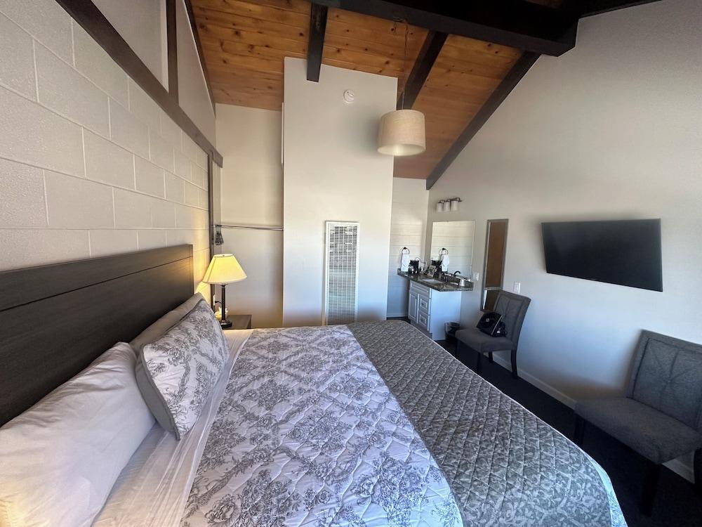 Lee Vining Motel photo 23