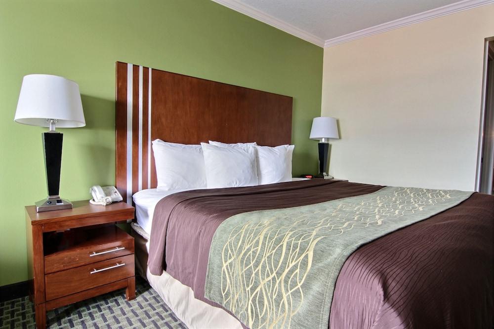 Days Inn by Wyndham Austintown photo 17